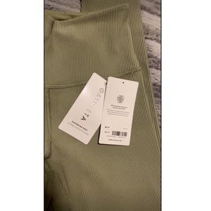 Athleta Elation Ribbed Tight (M)